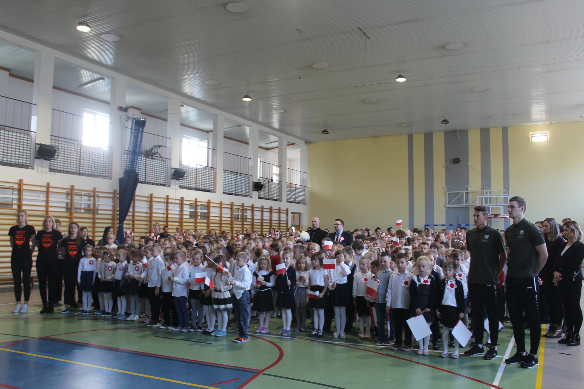 W Polkowicach chóralnie zaśpiewali hymn Polski (WIDEO, FOTO)  