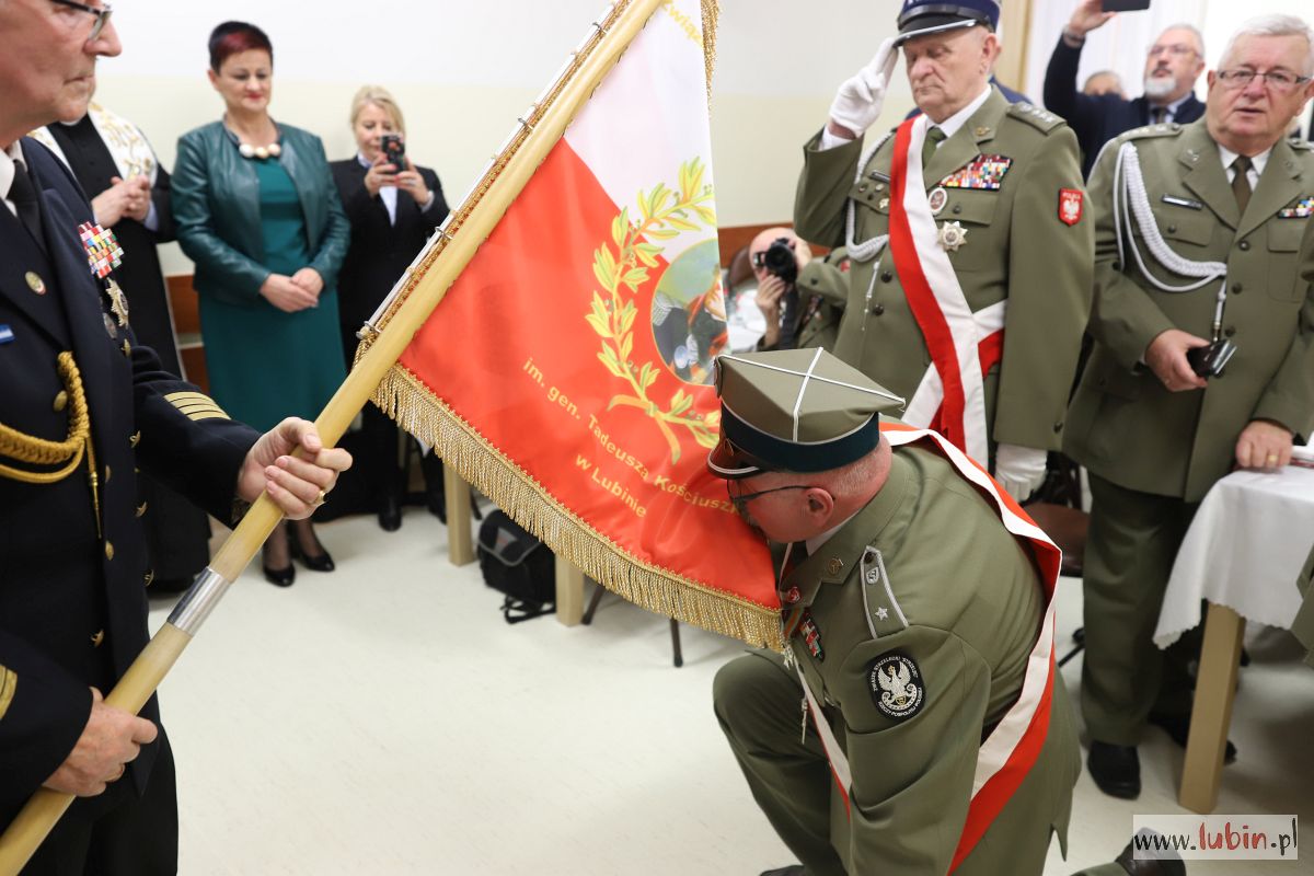 Lubińscy weterani mają swój sztandar