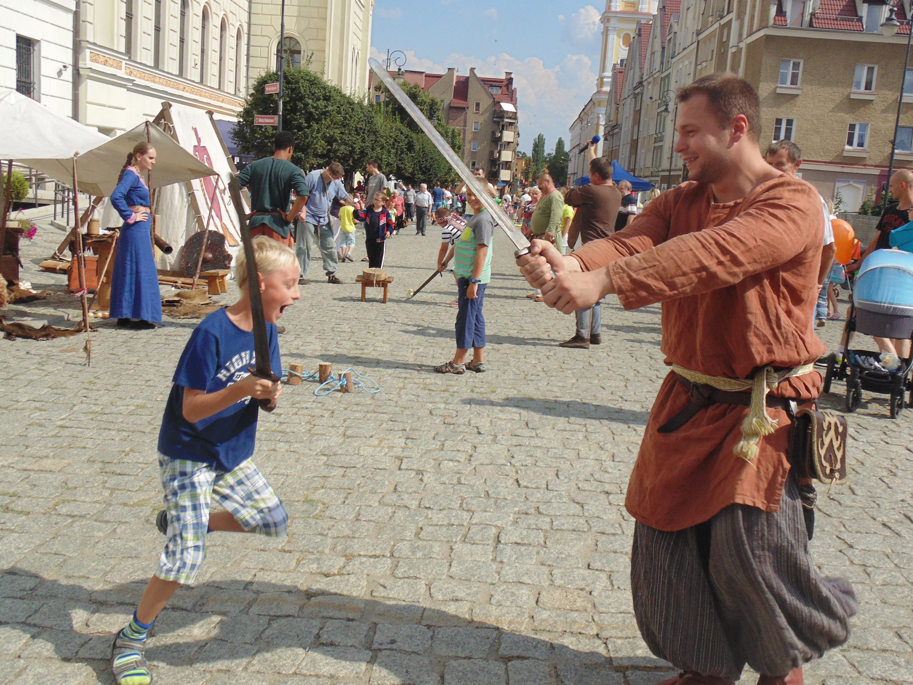 GŁOGÓW. Wojowie, miecze – w 906. rocznicę obrony grodu (FOTO)
