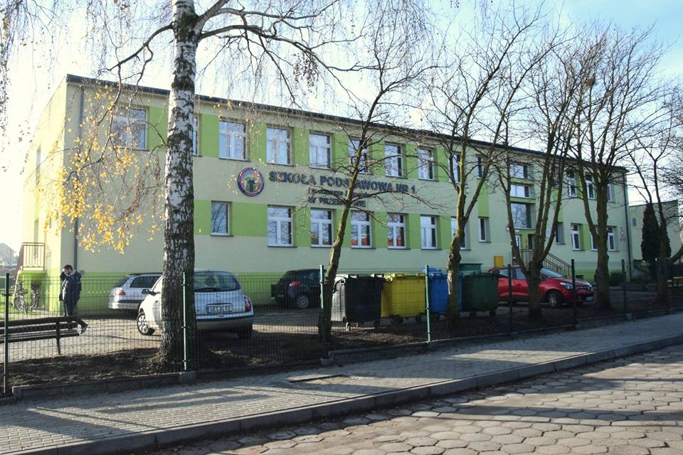 Nowe ogrodzenie przy szkole w Przemkowie