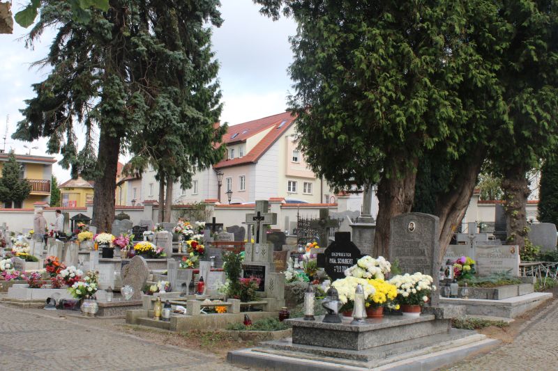 1 listopada – organizacja ruchu przy polkowickich cmentarzach