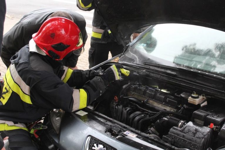 LUBIN. Pożar auta na Tysiąclecia. Pomogli inni kierowcy