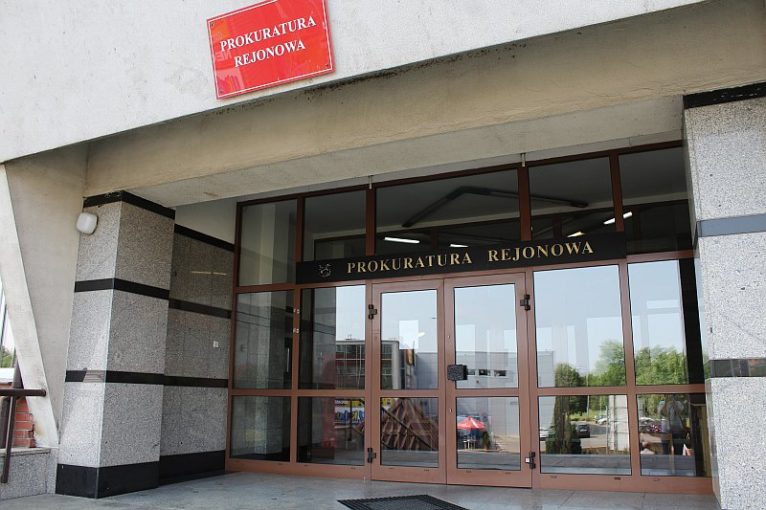 21-latka wypadła z trzeciego piętra. Prokuratura sprawdza, jak do tego doszło