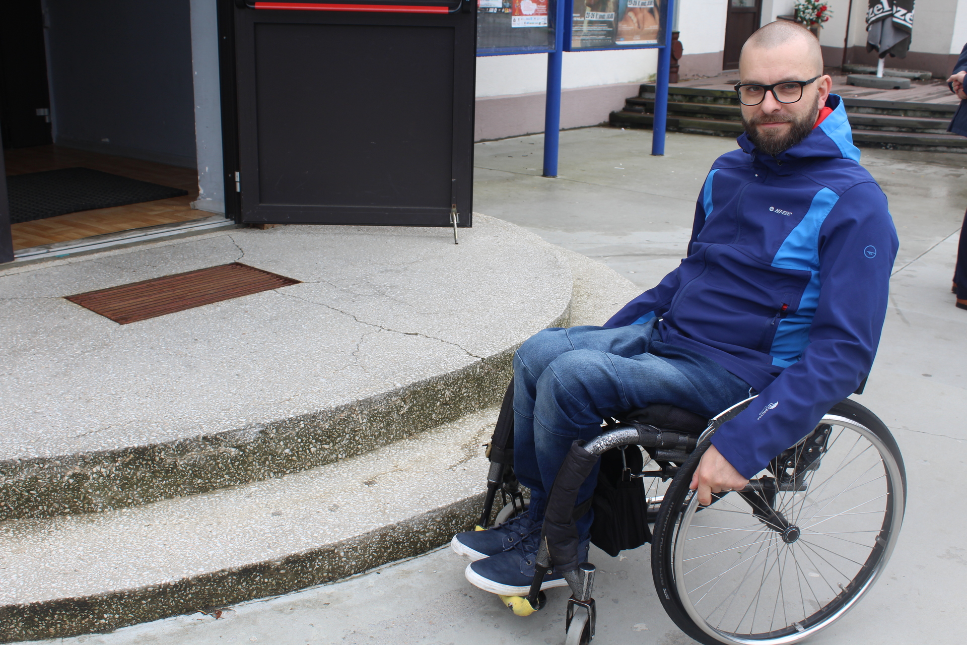W Polkowicach niepełnosprawni nadal miewają „pod górkę”