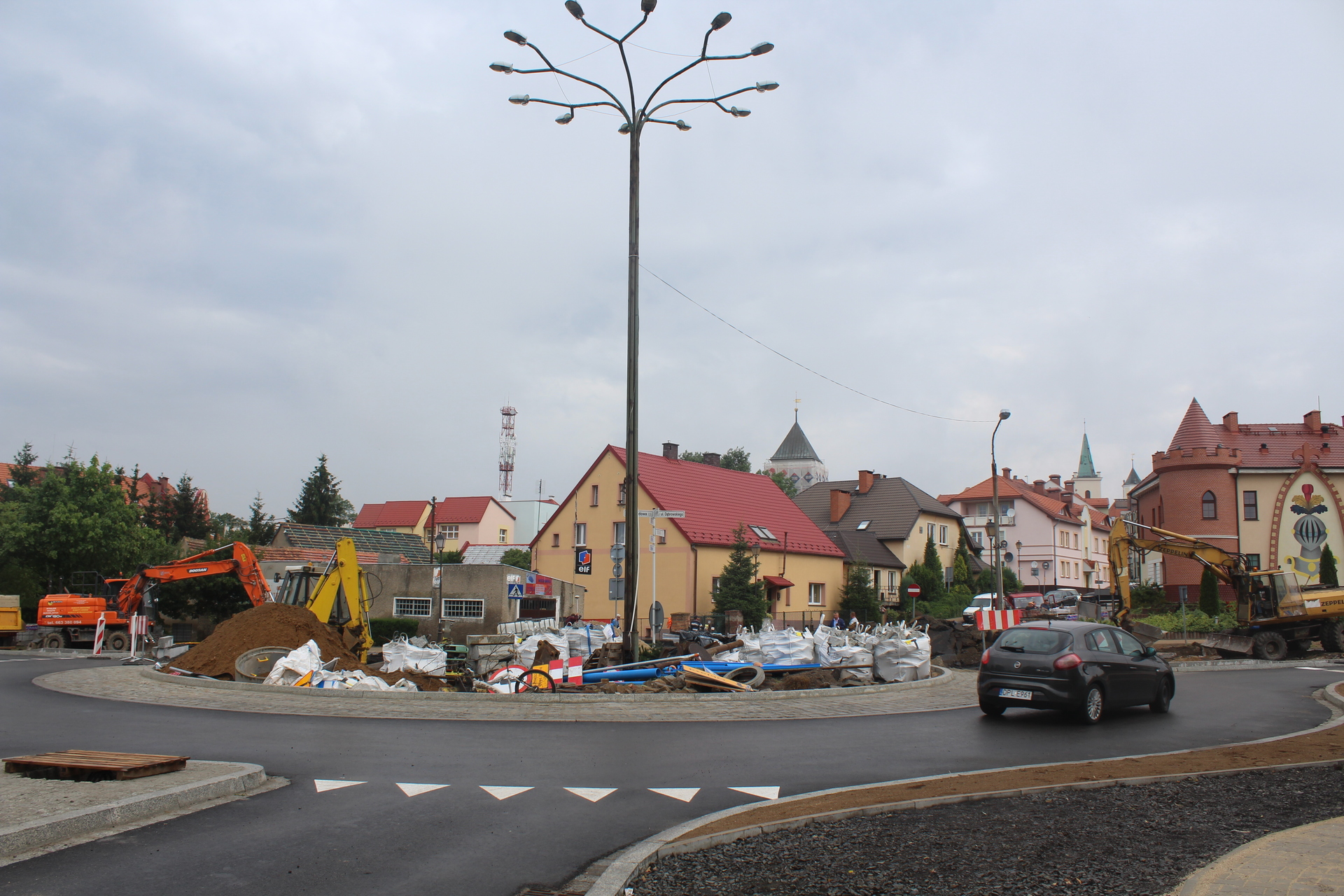 Budują rondo w Polkowicach. Kolejna zmiana w ruchu (FOTO)