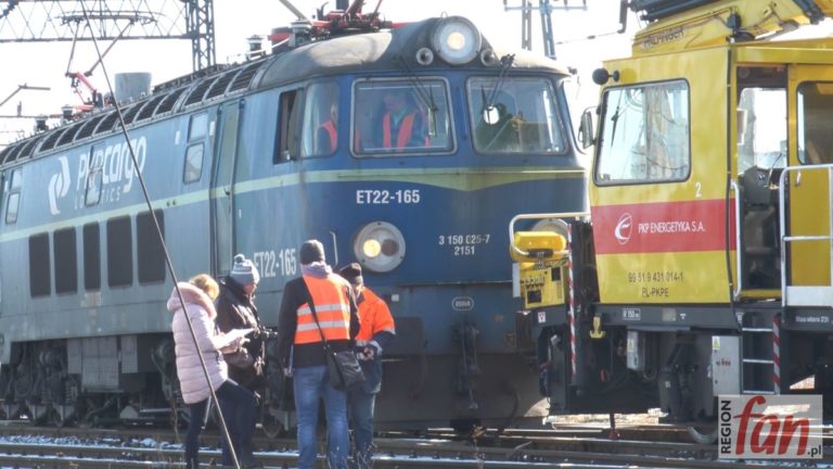 Zderzenie lokomotywy z drezyną. Cztery osoby ranne (WIDEO, FOTO)