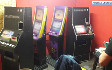Zabrali automaty z baru w Chojnowie