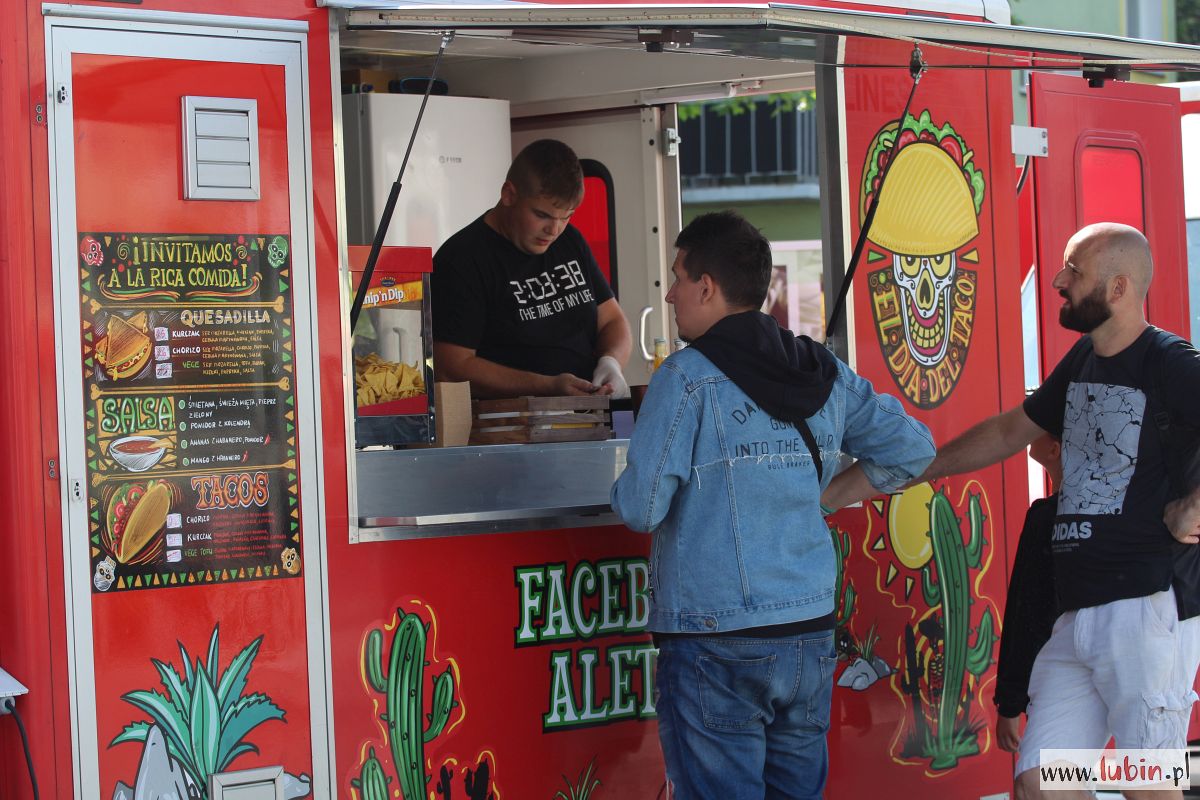 Kuchnie na kołach karmią lubinian – rozpoczął się Food Truck Show
