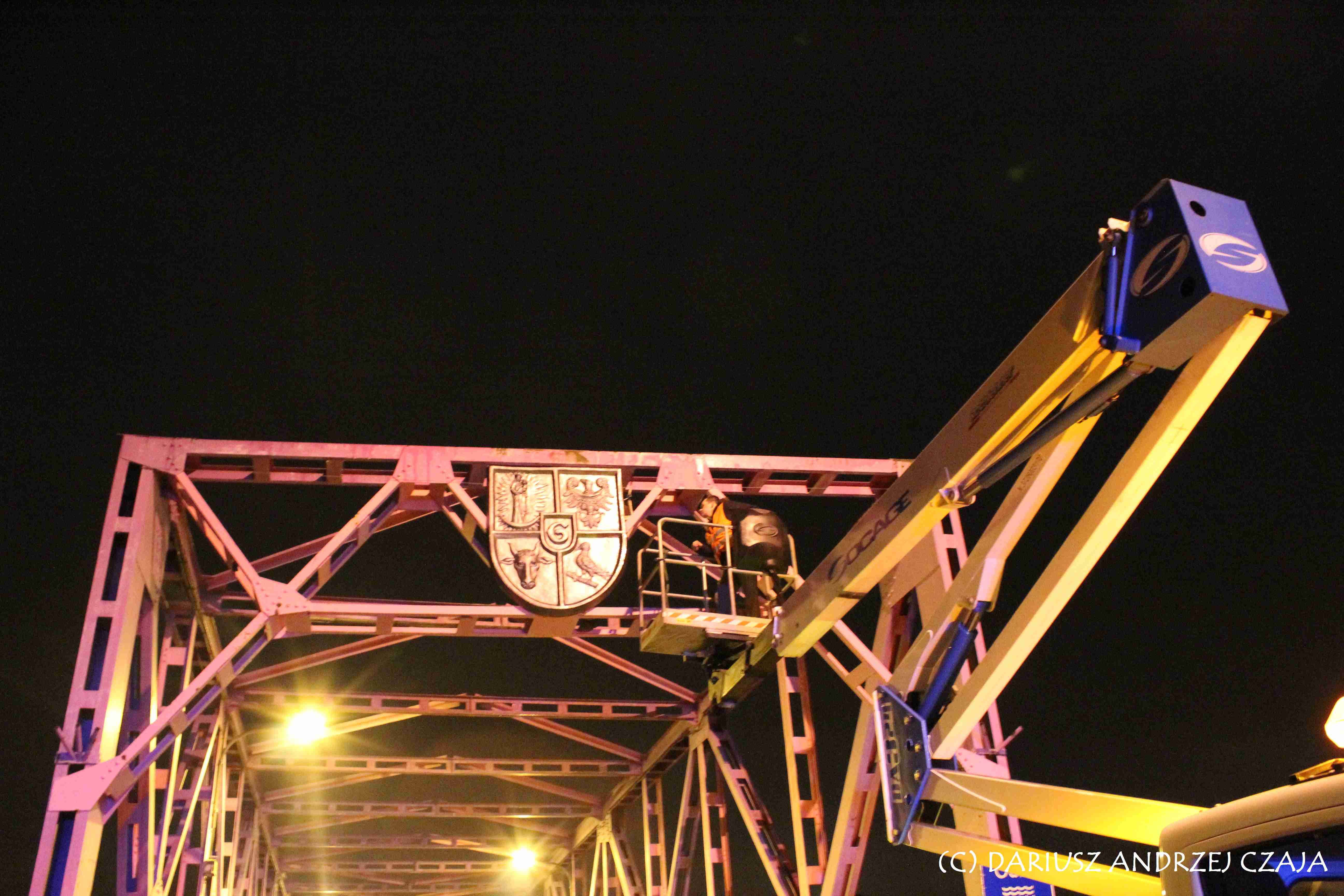Nocna akcja na głogowskim moście (WIDEO)