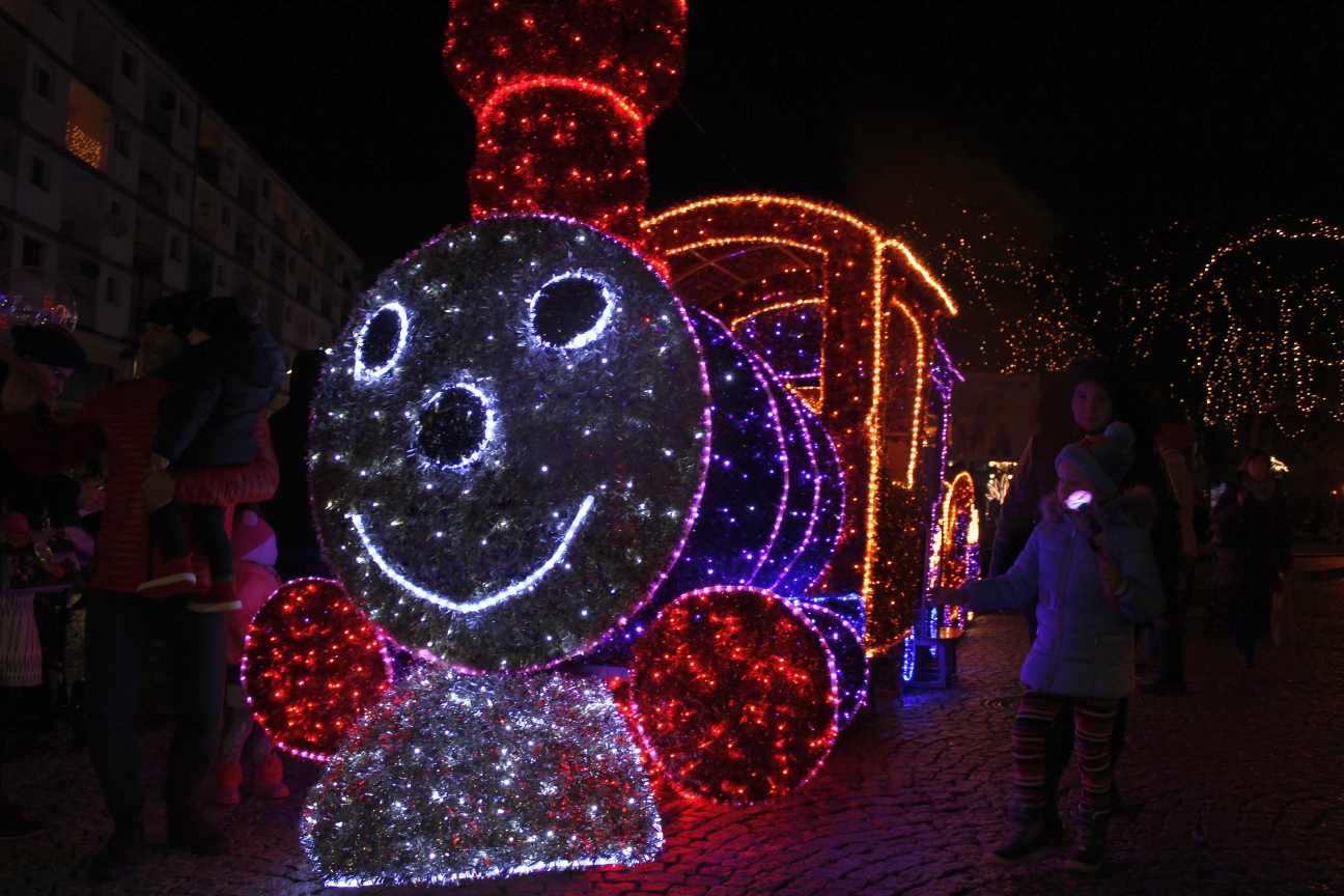 Legnica świąteczna: Wracają pociąg i duża bombka