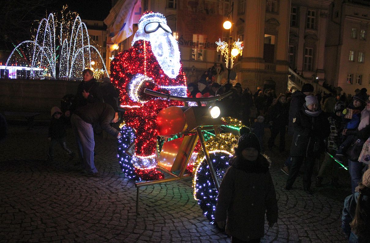 Legnica w blasku świątecznych iluminacji (FOTO, WIDEO)