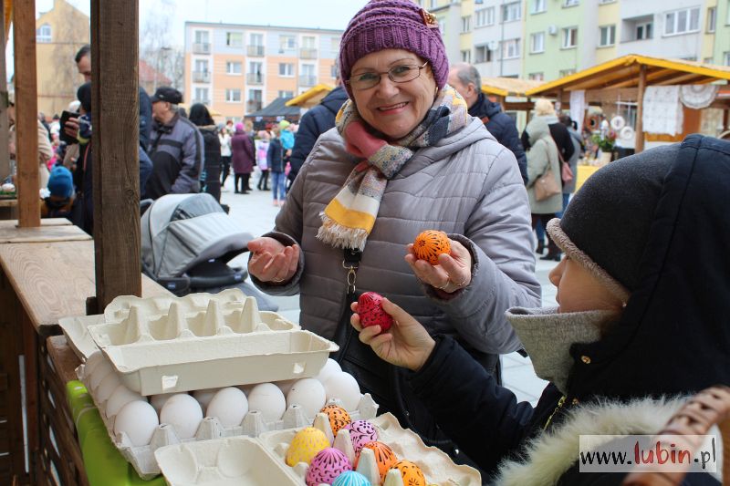 Wielkanocny jarmark po raz pierwszy w rynku (FOTO)