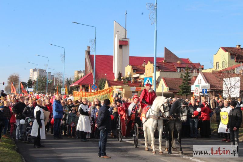 Tłumy na lubińskim Orszaku Trzech Króli (WIDEO)