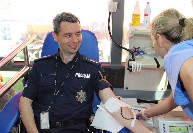 Chojnowscy policjanci zebrali 11 litrów krwi (FOTO)