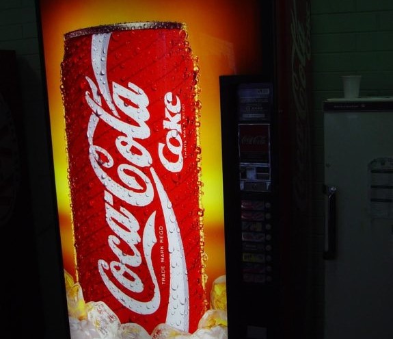 Kradł zdrapki i pieniądze z automatu