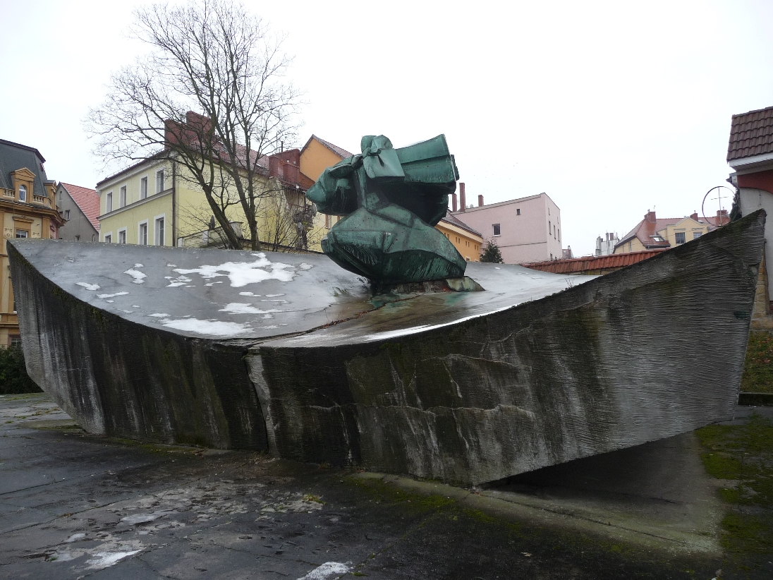 Radni podjęli uchwałę o usunięciu pomnika (FOTO)