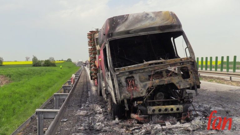 Ciężarówka w płomieniach – korek na A4 (FOTO, WIDEO)