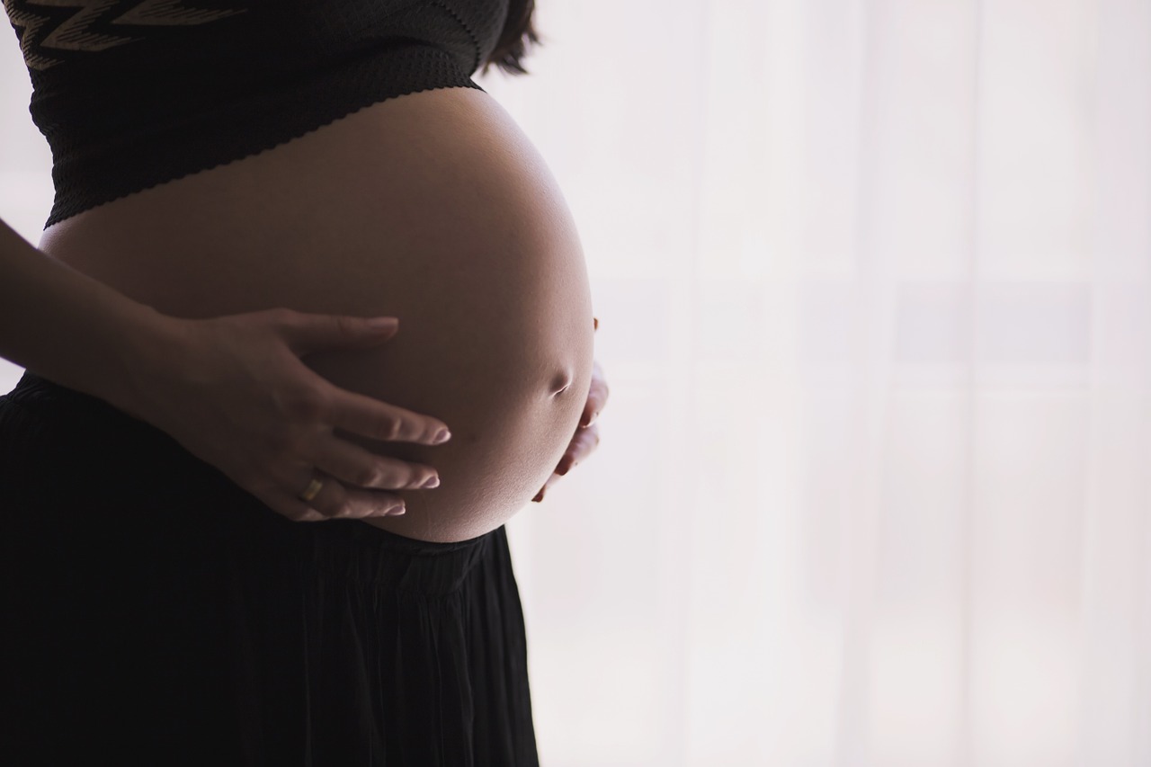 Rzecznik Praw Dziecka chce karać więzieniem kobiety pijące w ciąży