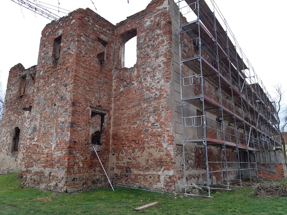 Ruiny pałacu będą atrakcją grębocickiego parku (WIDEO)  
