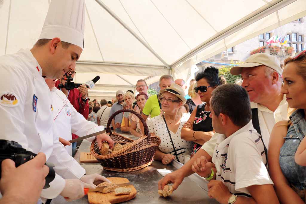 Jawor przyciąga gości chlebem i dobrą zabawą (WIDEO, FOTO)