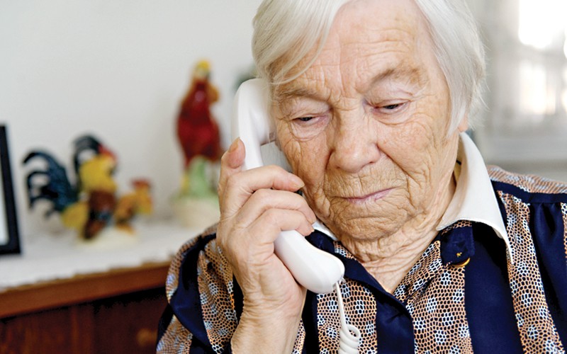 Oszuści wciąż dzwonią do seniorów (WIDEO)