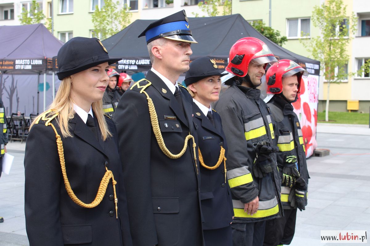 Nowe auta, wkrótce nowa komenda – lubińscy strażacy świętują (WIDEO, FOTO)