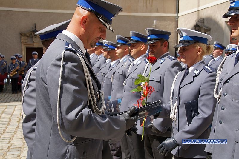 Awanse i wyróżnienia w głogowskiej policji (FOTO)