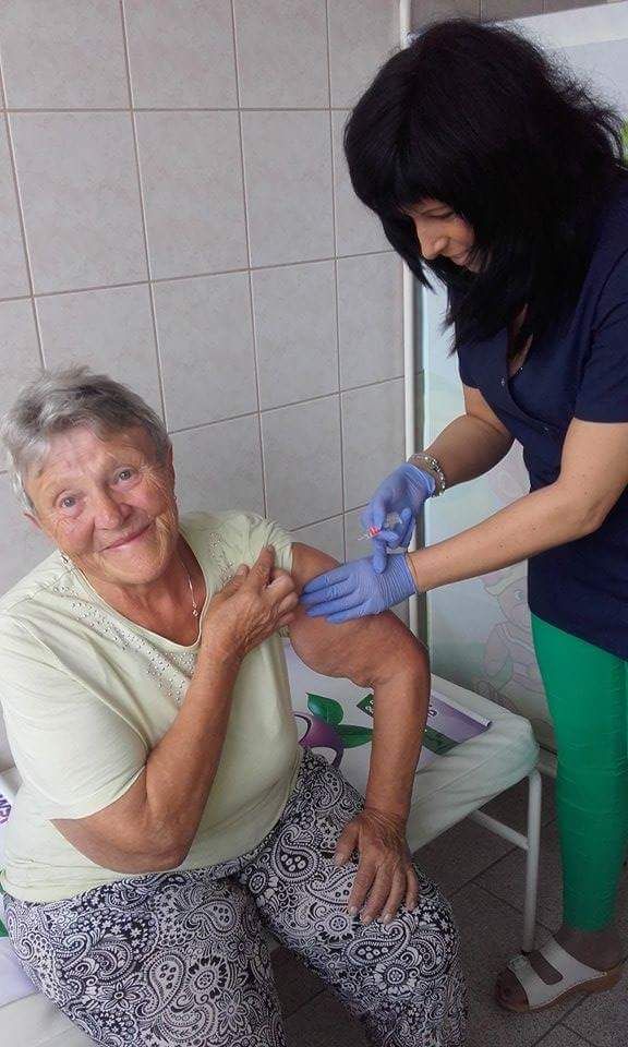 POLKOWICE. Bezpłatnie szczepią seniorów przeciw grypie (WIDEO)