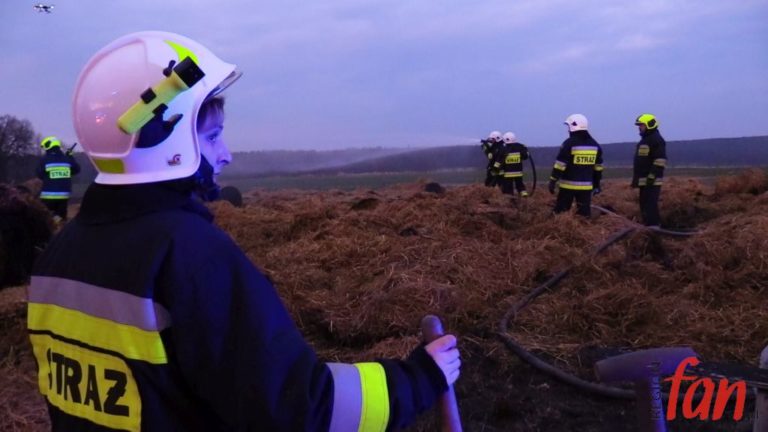 Pożar sterty słomy w Muchówku (FOTO, WIDEO)