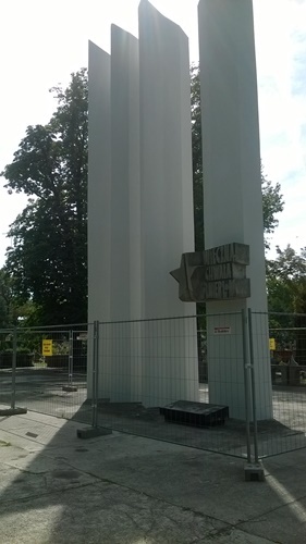 LEGNICA. Remont pomnika na cmentarzu wojennym