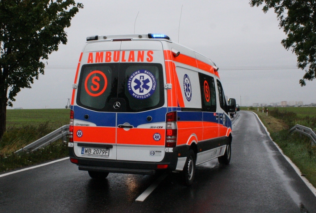 MĘCINKA. Trzy osoby w szpitalu po wypadku w Małuszowie